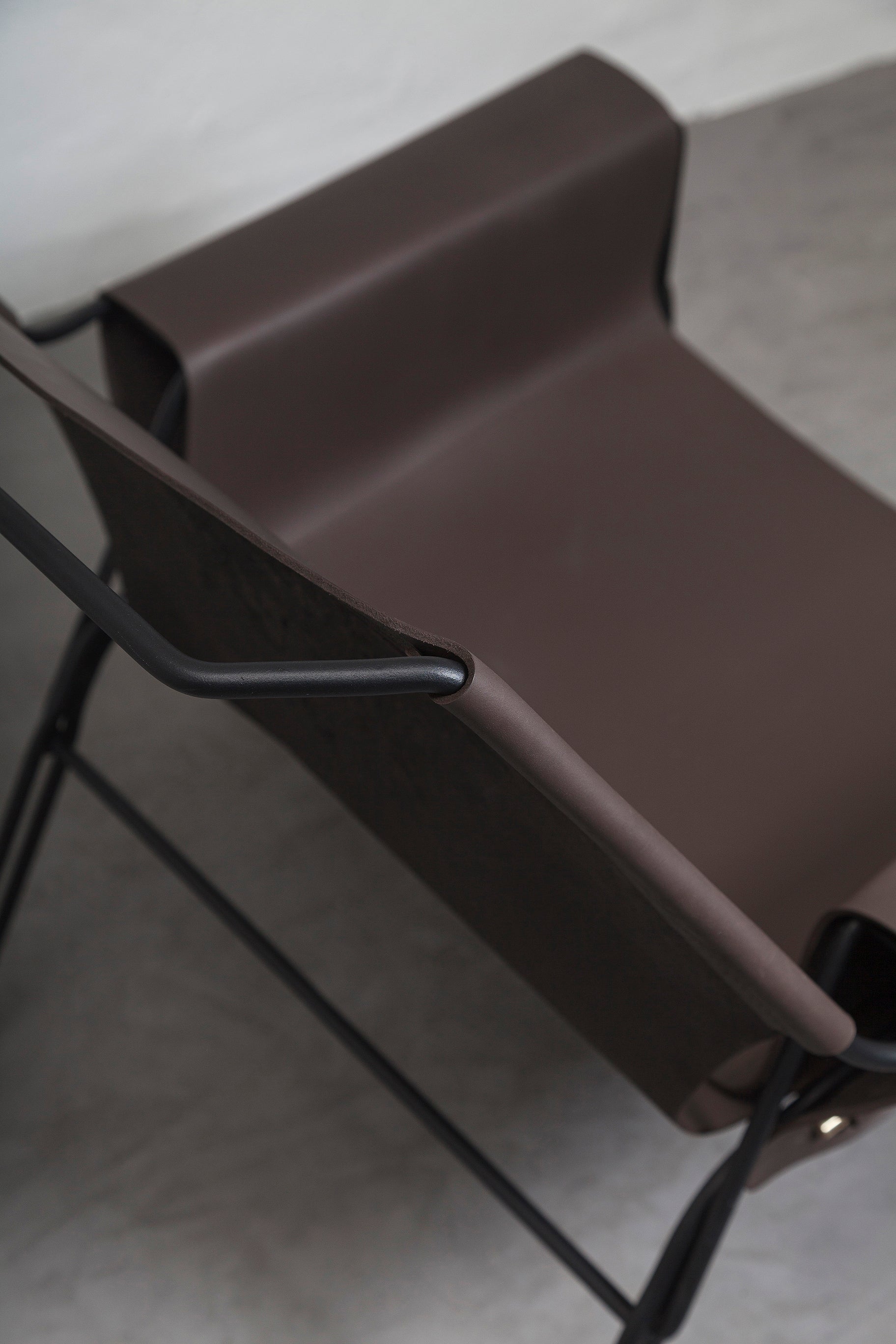 Perfidia_02 Lounge Chair Brown