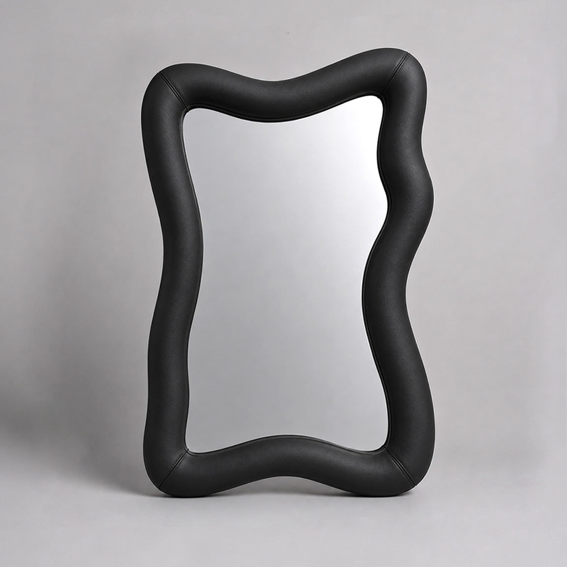 Otium I in Black
