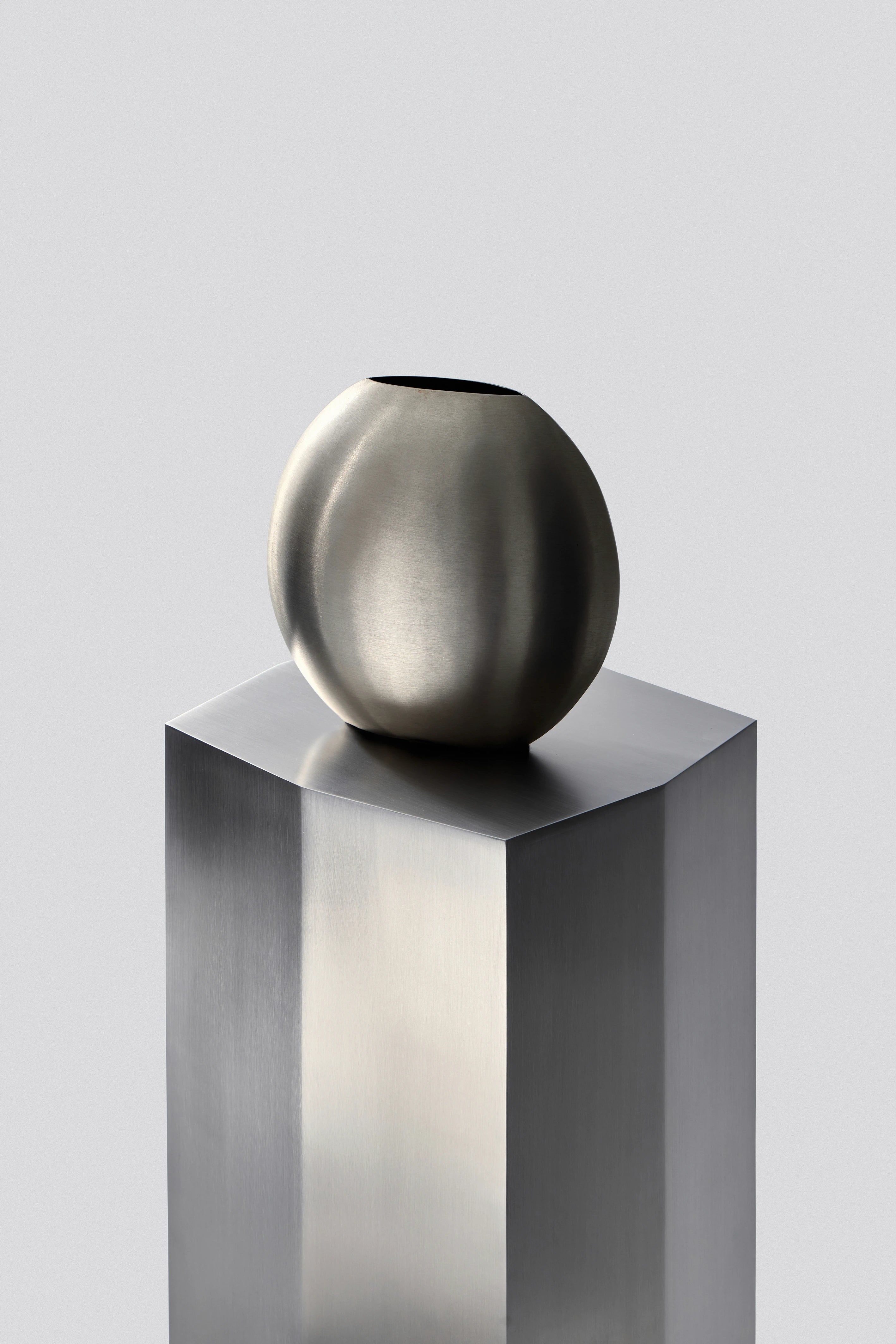 Ame II Pedestal in Brushed Stainless Steel