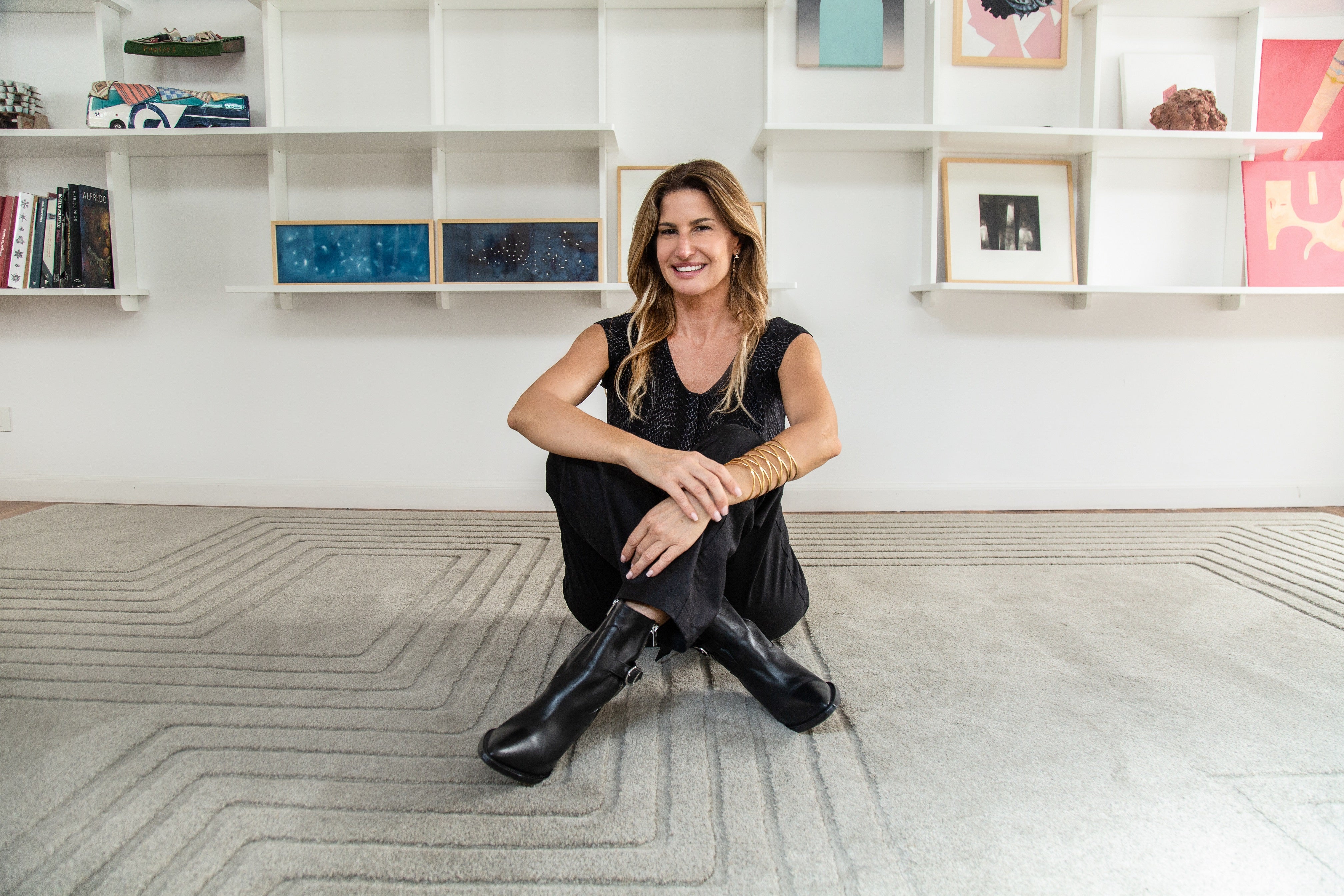Luxury handcrafted relief rug by designer JT. Pfeiffer. Represented by design gallery Tuleste Factory in New York City.