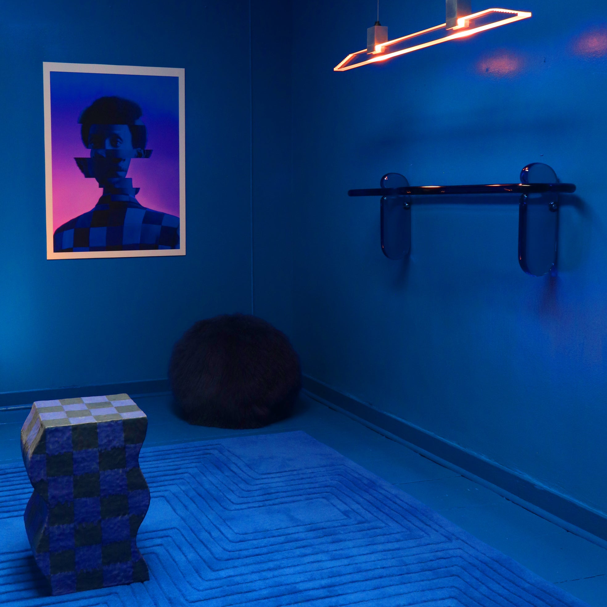 Resin wall shelf by Ian Cochran in The Blue Room. Customizable in any size & colors from Pantone reference. Represented by Tuleste Factory.