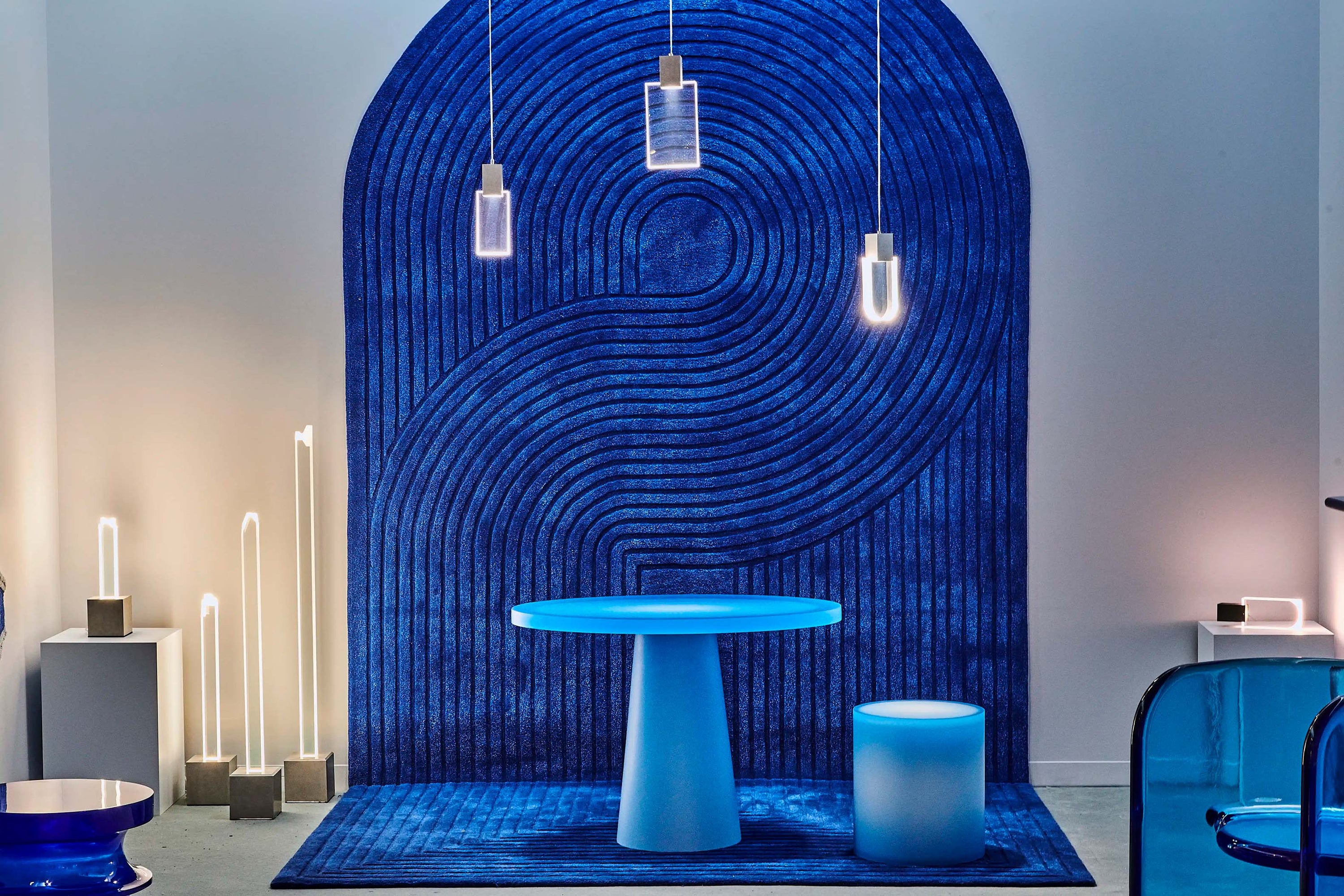 Elliptical Entry Table In Blue – Tuleste Factory