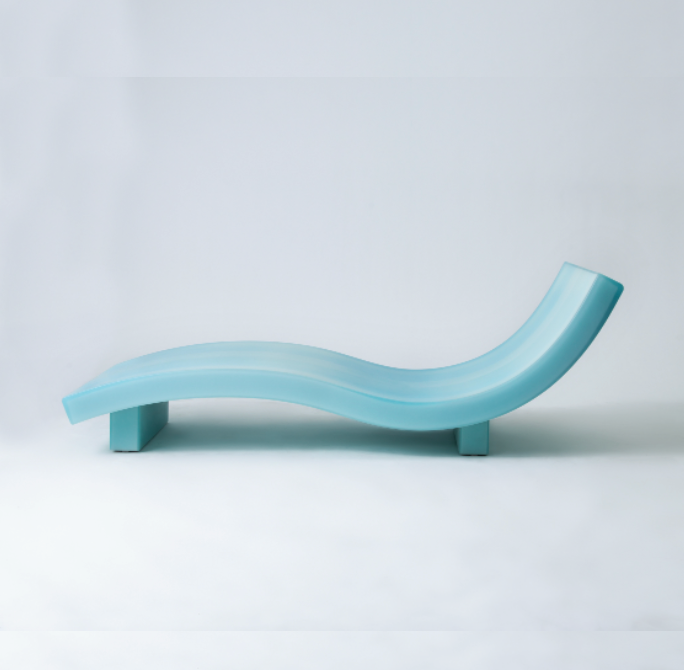 Blue resin lounge chaise by Facture Studio. Represented by Tuleste Factory, a design gallery in Chelsea New York.